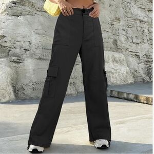 High-waisted baggy cargo pants. Worn once. Size Large.